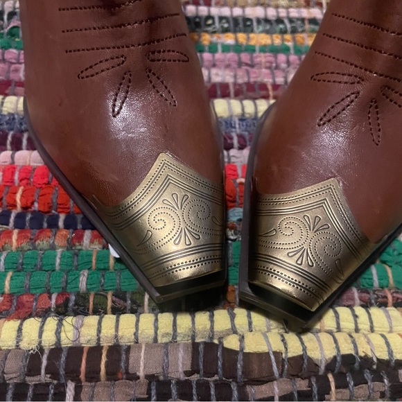 Gianni Bini On Tour western cowboy brown leather boot with gold plated toe. New - Picture 7 of 13